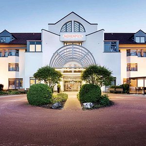 Movenpick Hotel Munchen Airport in Hallbergmoos, image may contain: City, Hotel, Urban, Shopping Mall