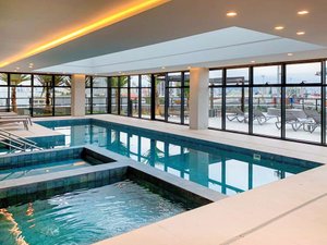 Mercure Itajai Navegantes in Itajai, image may contain: Pool, Water, Swimming Pool