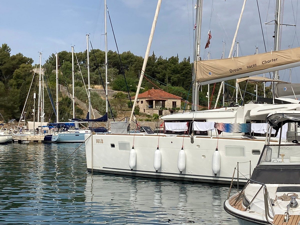 dream yacht charter trogir marina