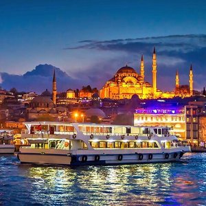 Anatolian Castle (Anadolu Hisari) In Istanbul.Historically Known As Guzelce  Hisar(meaning Proper Castle) Is A Fortress Located In Anatolian (Asian)  Side Of The Bosporus Stock Photo, Picture and Royalty Free Image. Image  91285798.