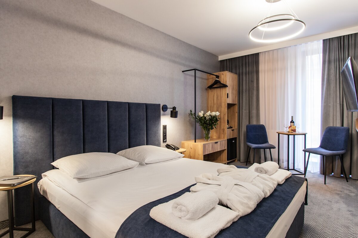 hotel alexander krakow to balice airport