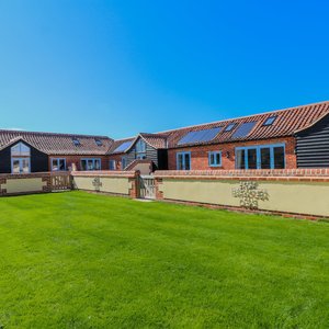 Shared garden between, Oak Cottage, Lighthouse Cottage & Church Fields Cottage