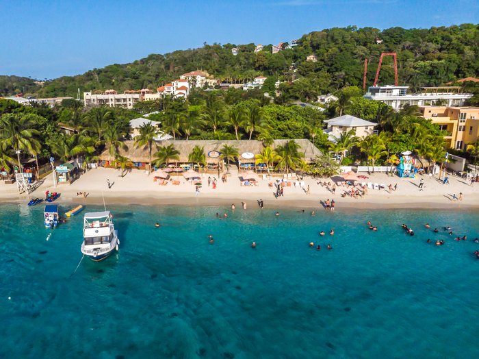 Paradise Beach Hotel: Everything You Need to Enjoy Your Roatán Vacation