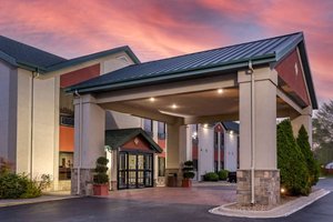 Best Western Plus Springfield Airport Inn in Springfield, image may contain: Hotel, Plant, Portico, Housing