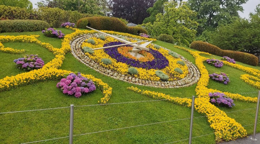 The Flower clock Geneva