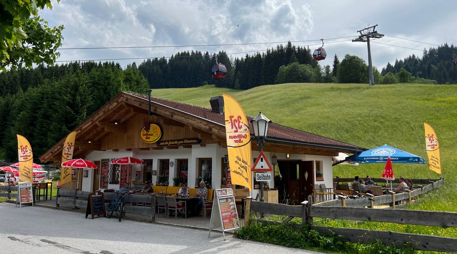 327 Grillhaus im Sommer 