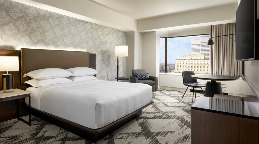 Work, relax and refresh as you please in our modern guest rooms with a king size bed! 