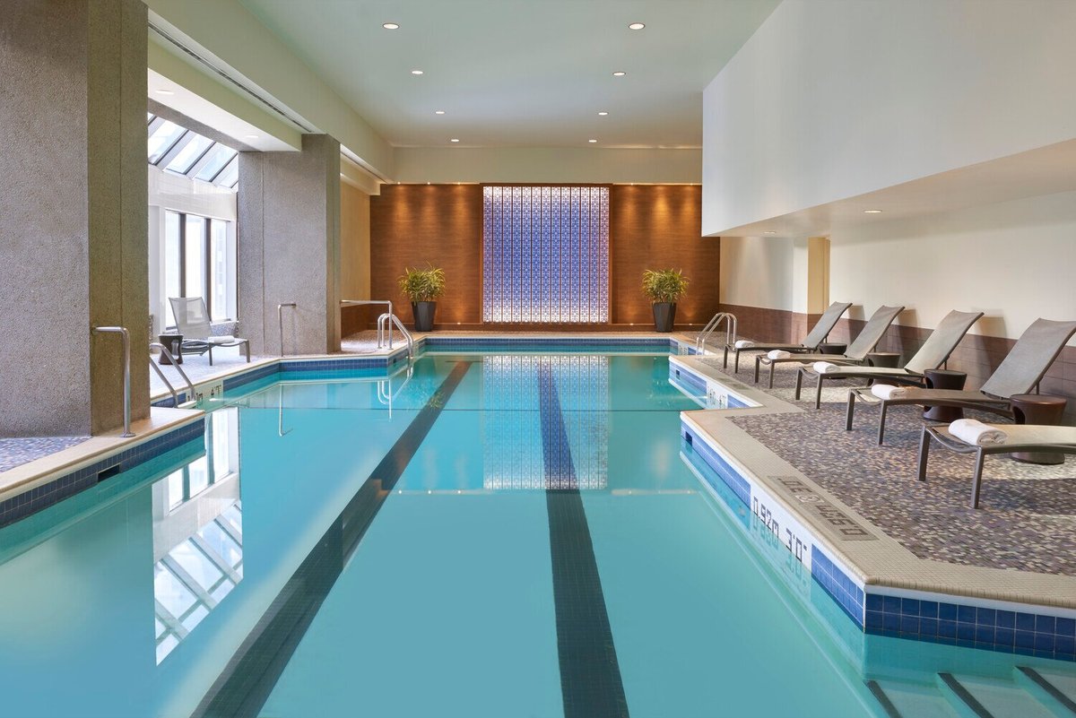 Le Centre Sheraton Montreal Hotel Pool: Pictures & Reviews - Tripadvisor