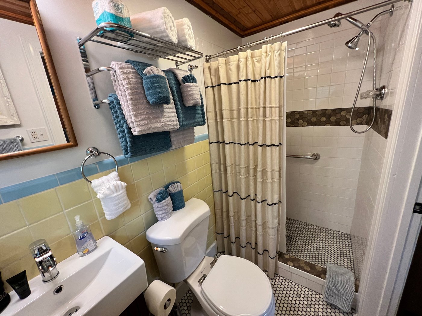SHERWOOD COURT Prices Cottage Reviews (Eureka Springs AR)