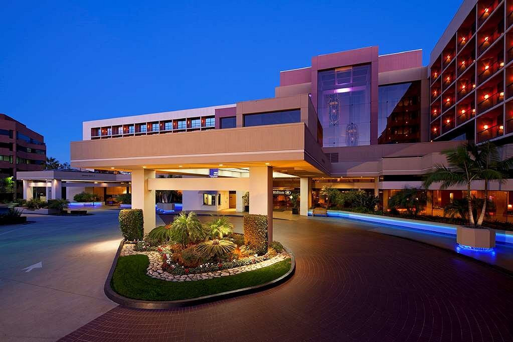 Hilton Orange County/Costa Mesa โรงแรมใน คอสตาเมซา
