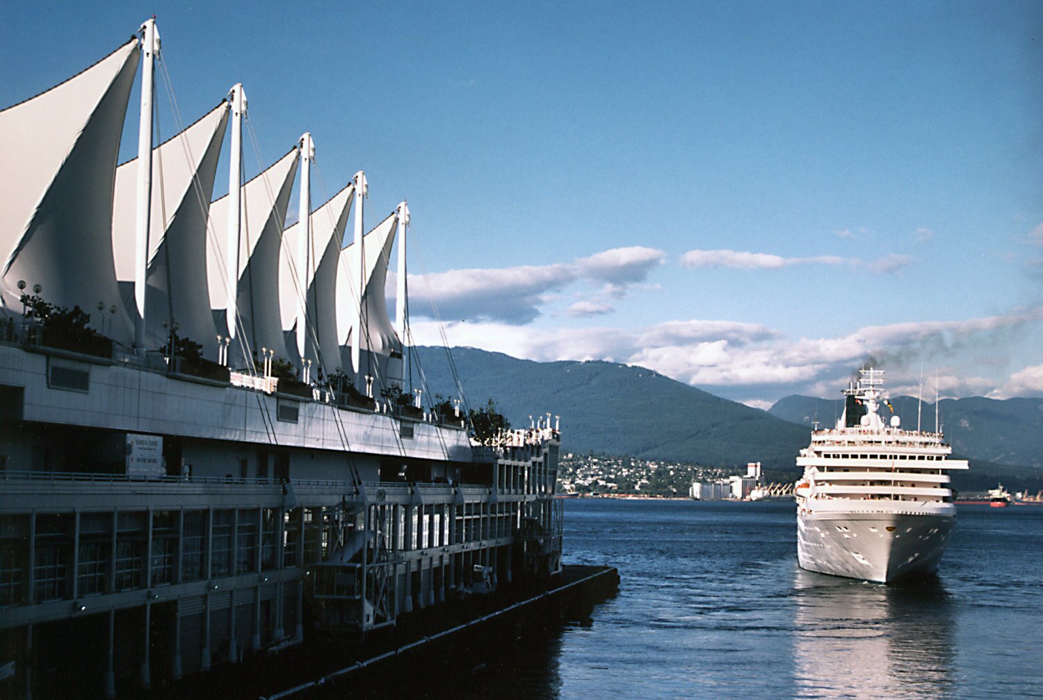 HOLIDAY INN SUITES VANCOUVER DOWNTOWN AN IHG HOTEL Updated 2022   Vancouver Convention 