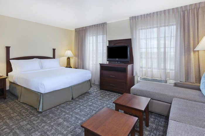 Staybridge Suites Lansing-Okemos - hotel rooms