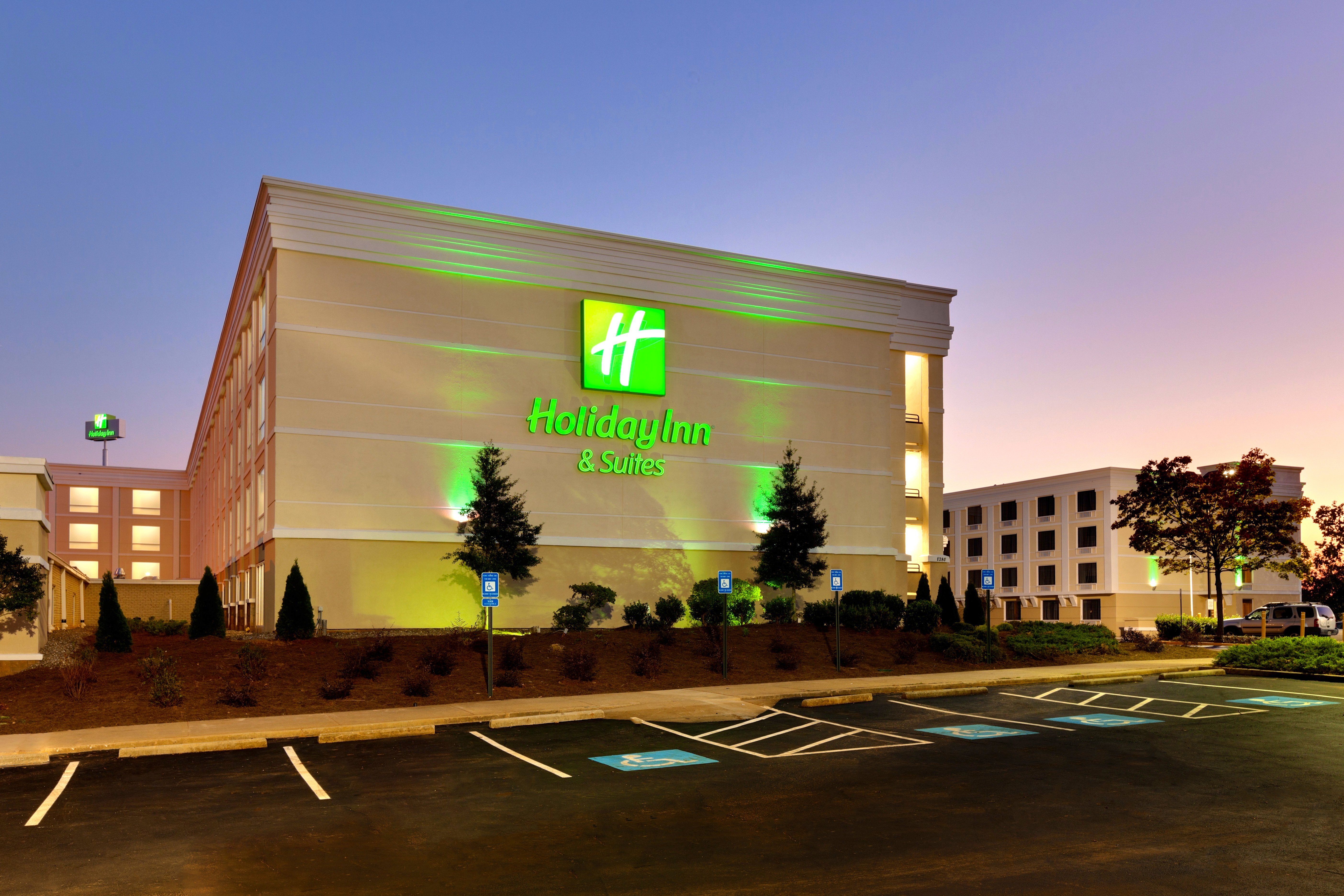 HOLIDAY INN SUITES ATLANTA AIRPORT NORTH AN IHG HOTEL Atlanta GA   Hotel Exterior 