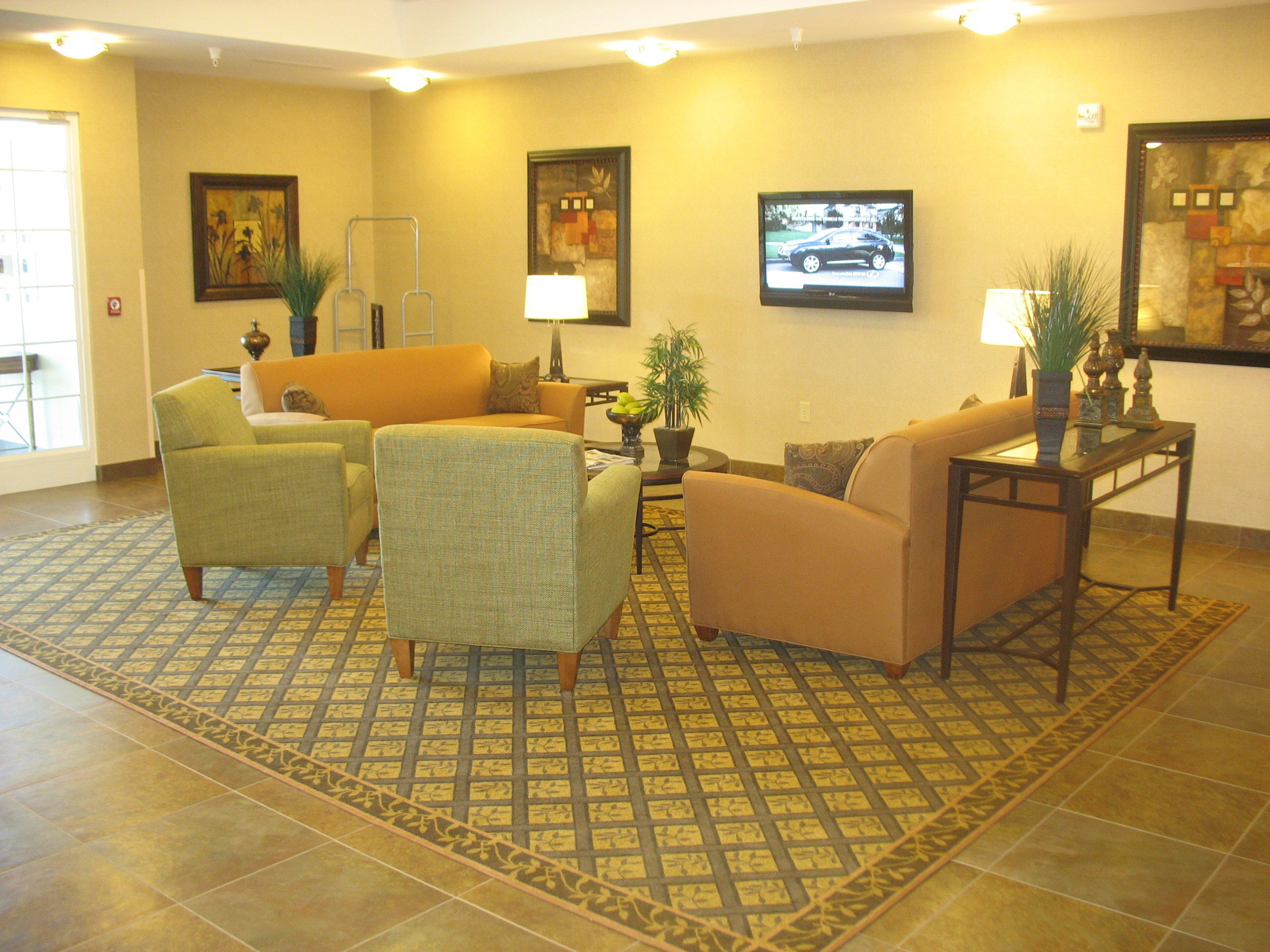 CANDLEWOOD SUITES INDIANAPOLIS NORTHWEST AN IHG HOTEL 109 1 4 0   Hotel Lobby 