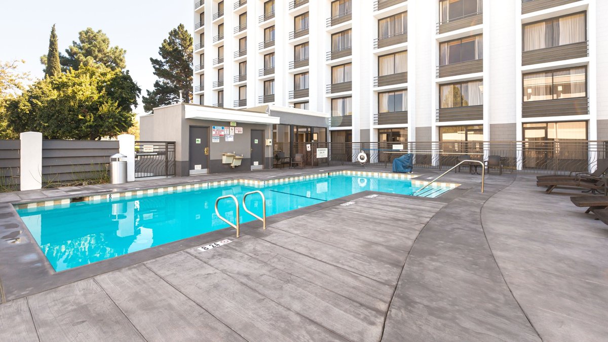 HOLIDAY INN SAN JOSE - SILICON VALLEY, AN IHG HOTEL $125 ($̶1̶6̶4̶ ...