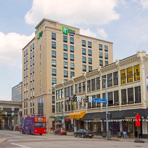 Stay at our All-Suites Hotel in Pittsburgh