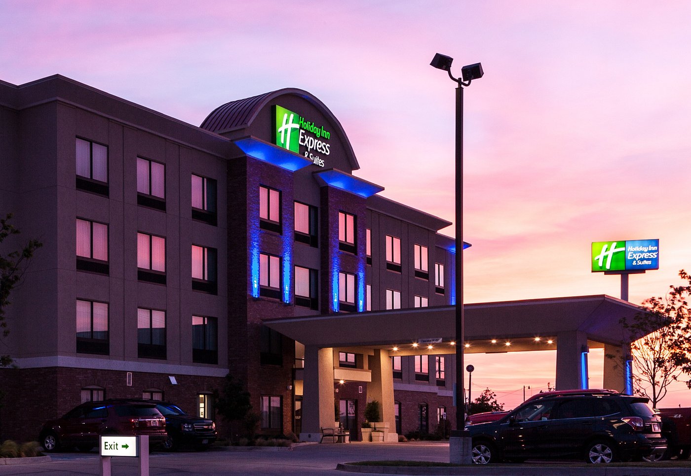 HOLIDAY INN EXPRESS & SUITES EL RENO, AN IHG HOTEL UPDATED 2022