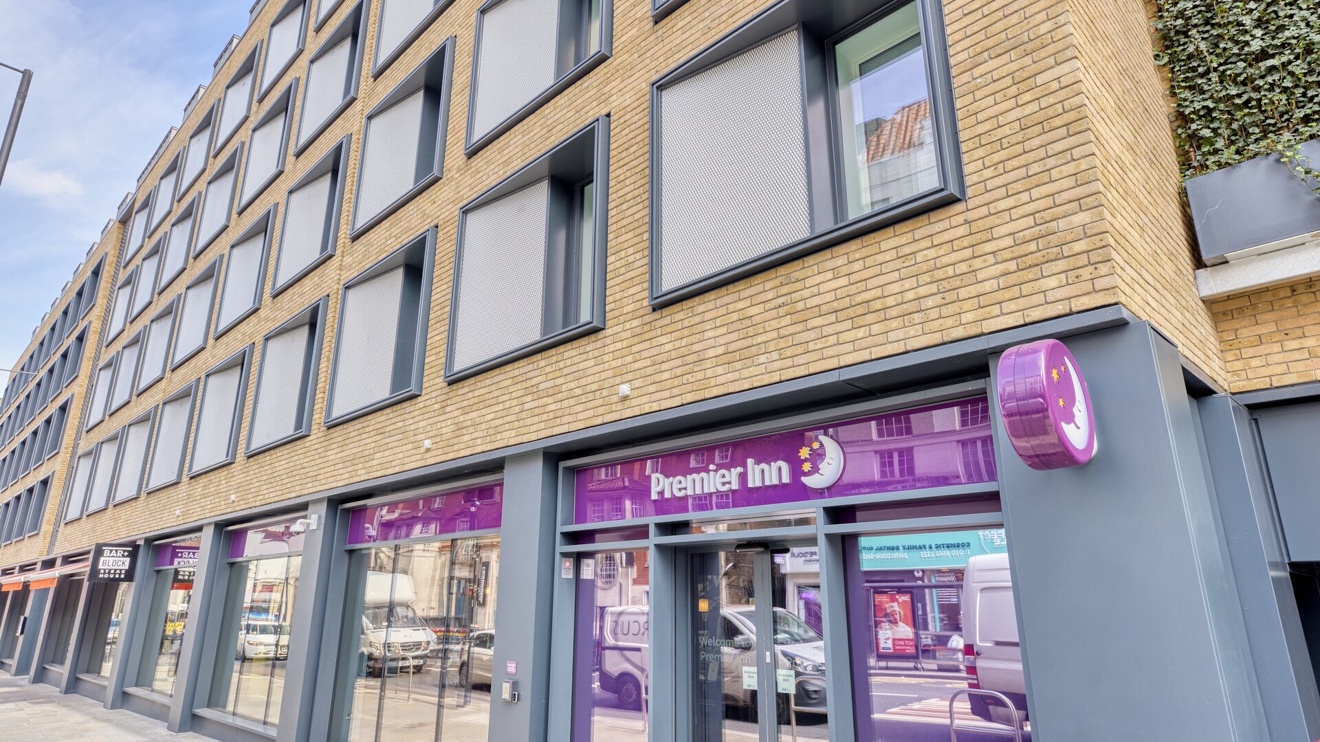 Premier Inn London Hammersmith (Shepherds Bush Road) hotel -ロンドン-【  2024年最新の料金比較・口コミ・宿泊予約 】- トリップアドバイザー