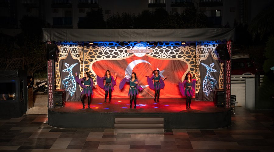 Turkish night show