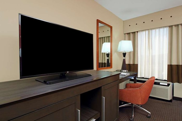 HAMPTON INN COLUMBUS-AIRPORT $109 ($̶1̶3̶6̶) - Updated 2022 Prices ...