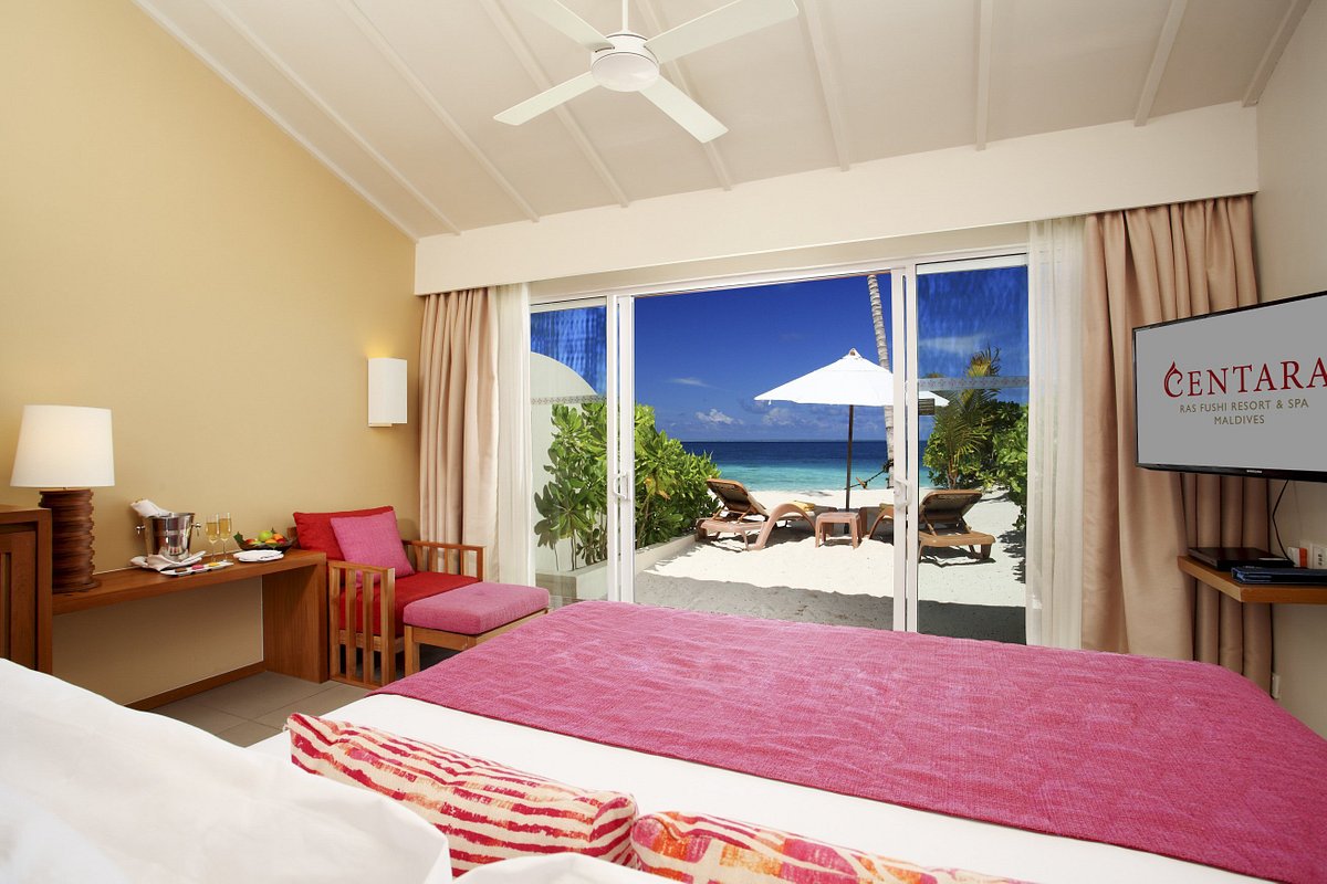 Centara Ras Fushi Resort &amp; Spa Maldives, hotel in Male