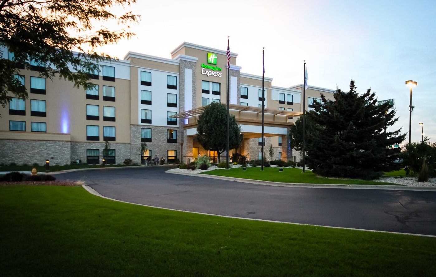 janesville iowa hotels