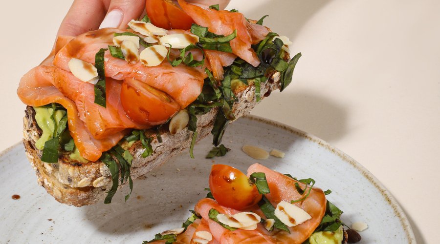 Smoked salmon toast (with avocado, almonds, cherry tomatoes...)