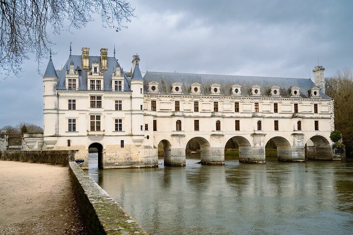 Teen girls in Château-Thierry
