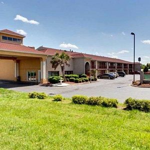 Quality Inn & Suites hotel in Monroe, NC