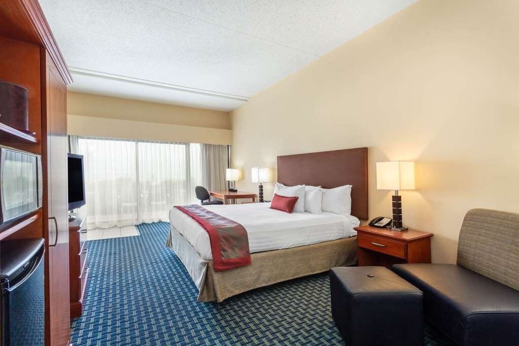 Hotel photo 74 of Ramada Plaza by Wyndham Virginia Beach.