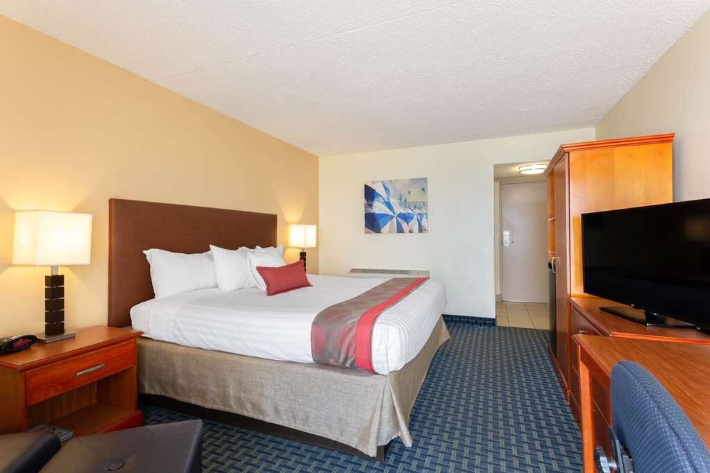 Hotel photo 81 of Ramada Plaza by Wyndham Virginia Beach.
