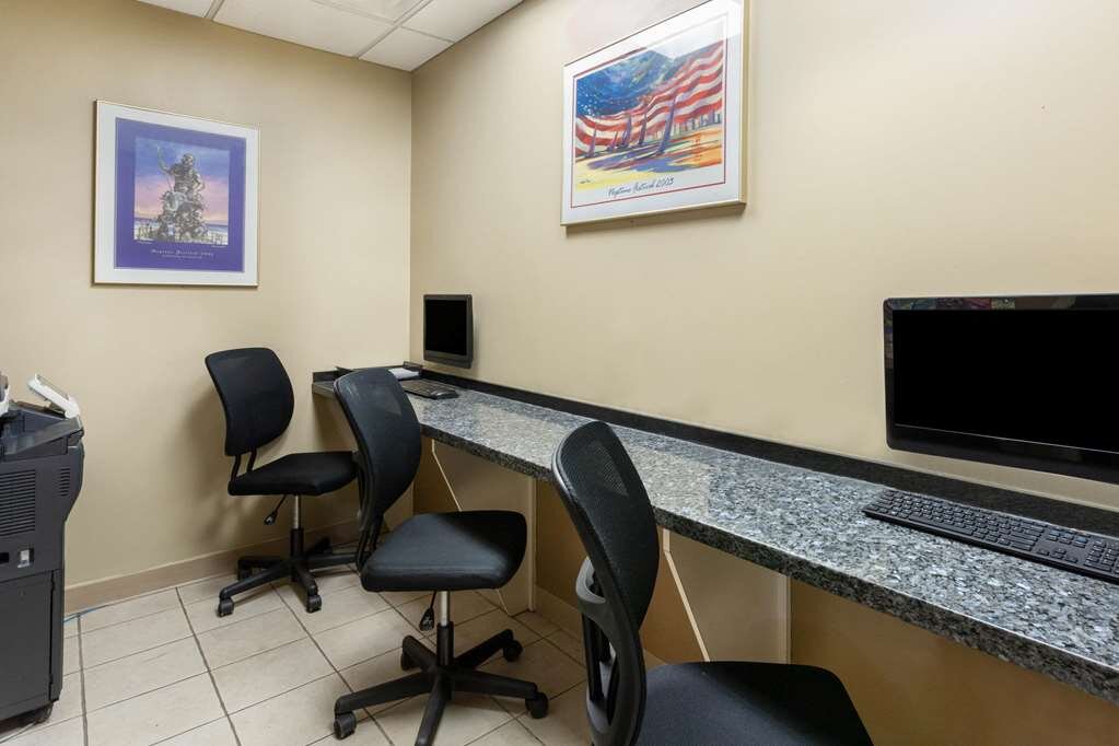 Hotel photo 85 of Ramada Plaza by Wyndham Virginia Beach.