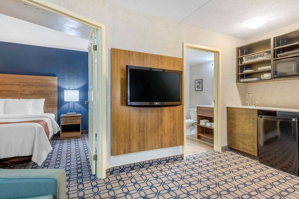 Hotel photo 35 of Quality Suites.