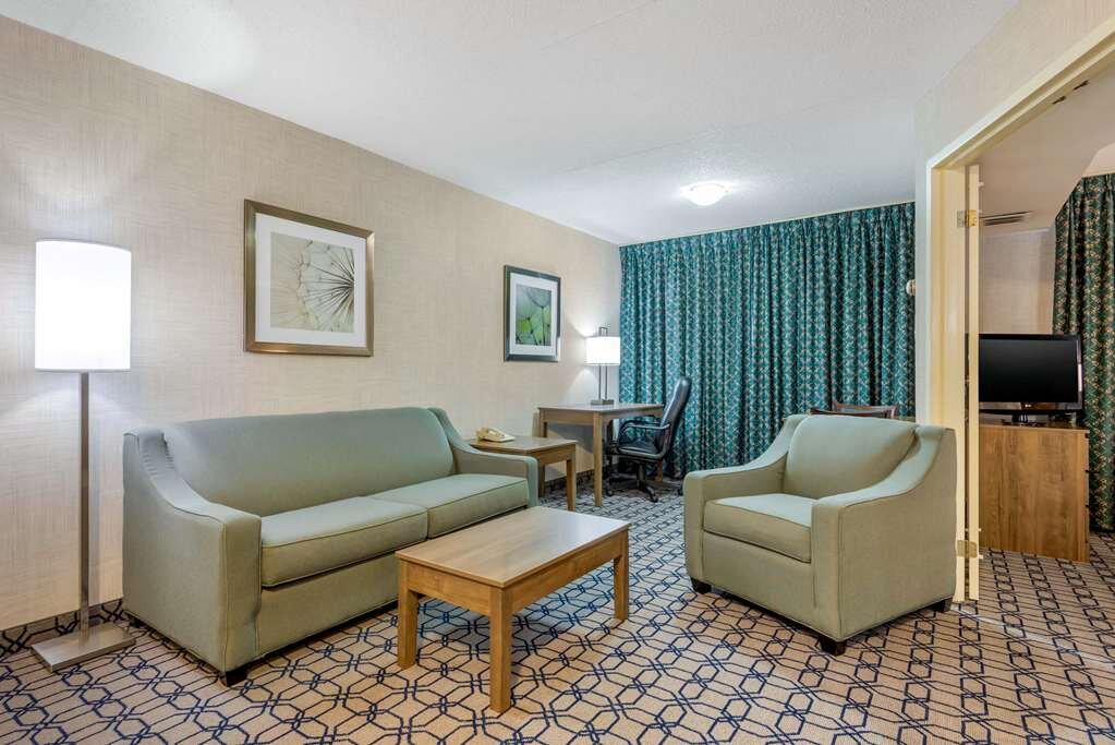 Hotel photo 28 of Quality Suites.
