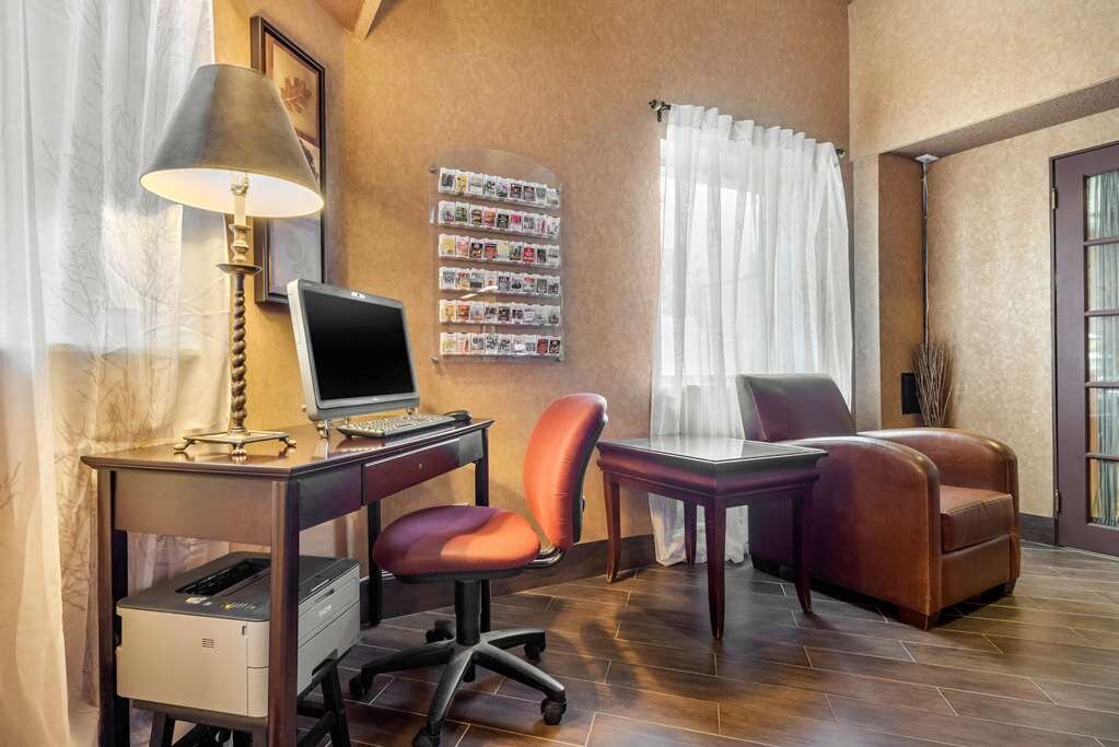 Hotel photo 27 of Quality Suites.