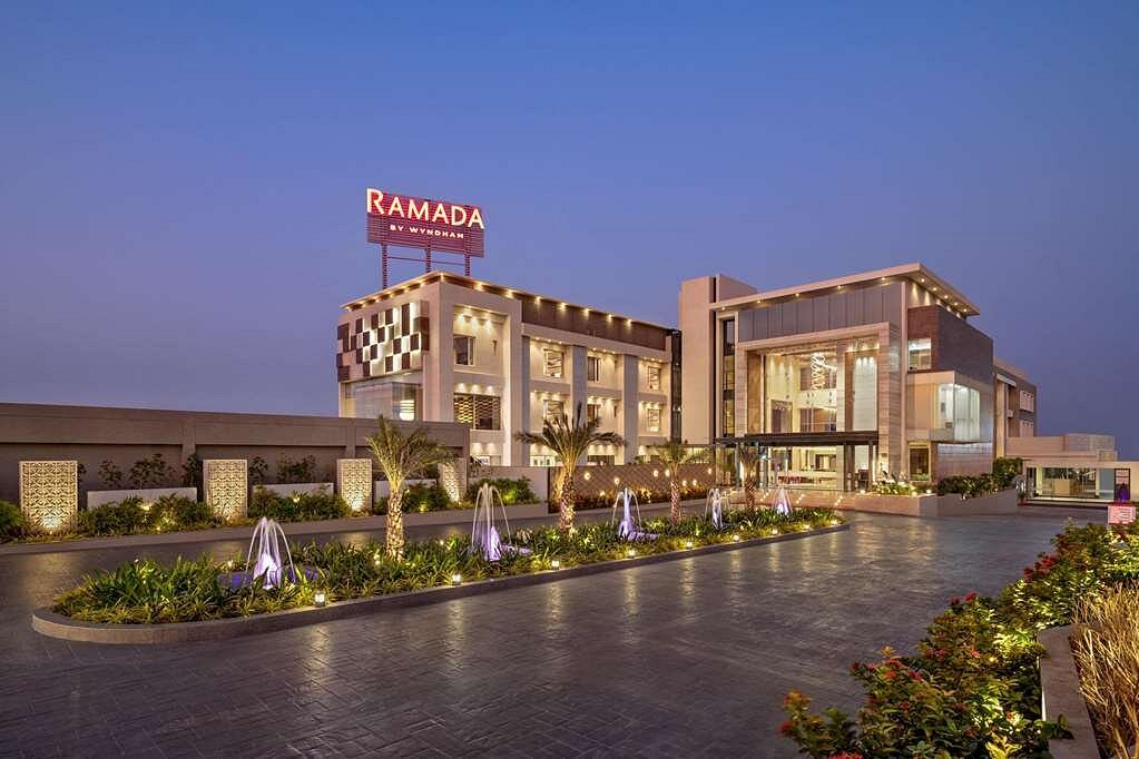 Ramada by Wyndham Gandhidham Shinay, hotel in Gandhidham