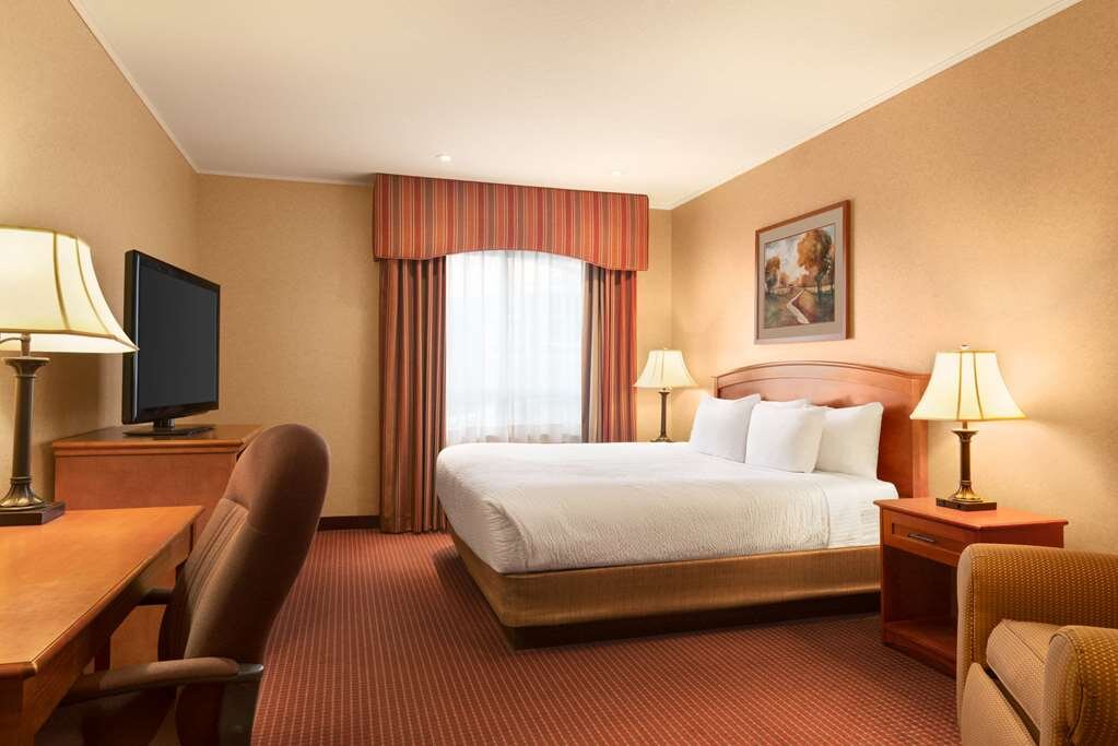 DAYS INN BY WYNDHAM SWIFT CURRENT Updated 2022 Canada   Guest Room 