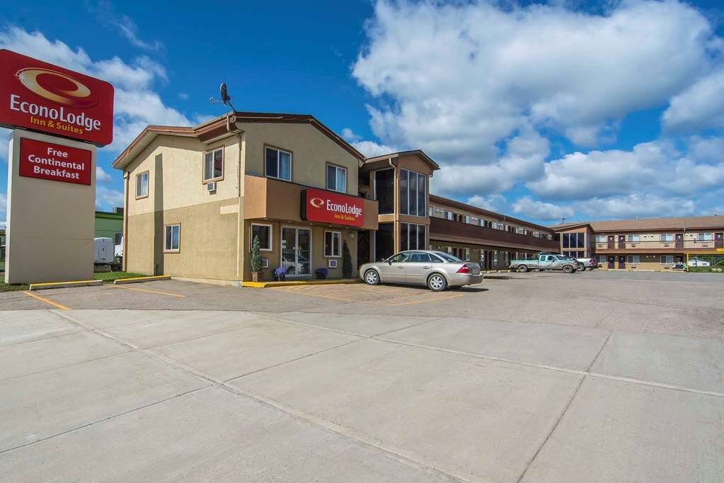 ECONO LODGE INN SUITES Prices Reviews High Level Alberta   Hotel Exterior 