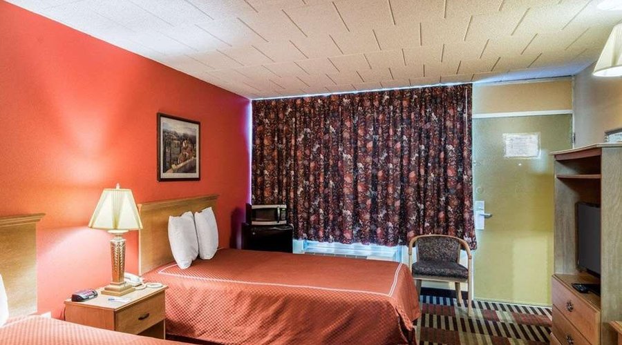 Guest room with double beds