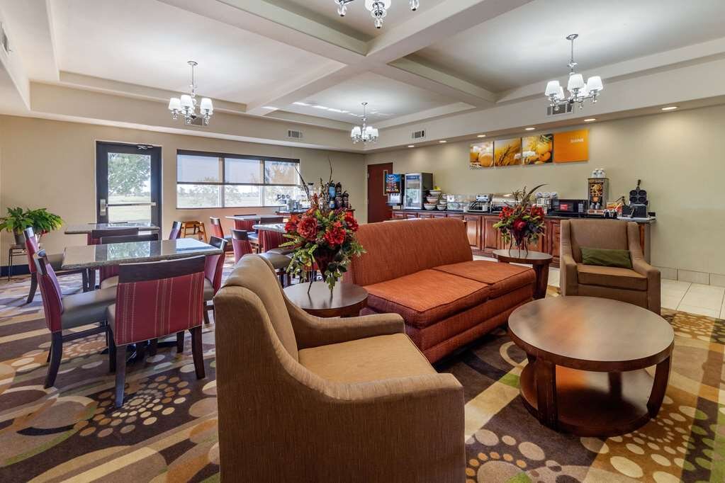 COMFORT INN & SUITES PERRY I-35 $81 ($̶8̶7̶) - Updated 2023 Prices