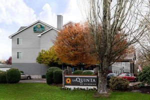 La Quinta Inn & Suites by Wyndham Eugene in Eugene, image may contain: Grass, Shelter, Vegetation, Tree