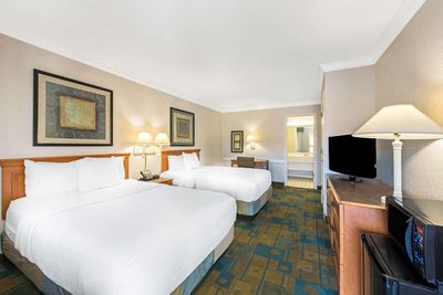 Hotel photo 13 of La Quinta Inn by Wyndham New Orleans Causeway.