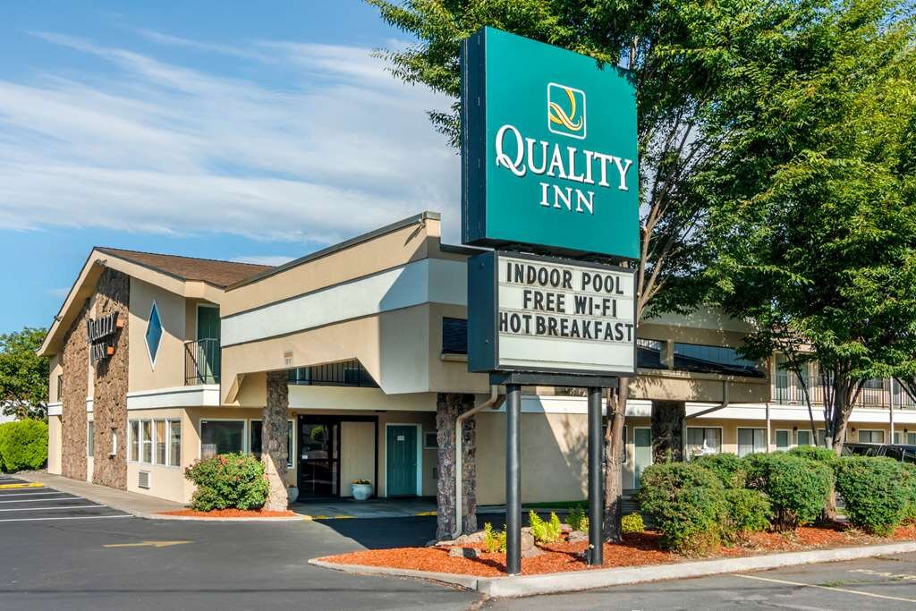 QUALITY INN KLAMATH FALLS CRATER LAKE GATEWAY Updated 2024 Reviews   Hotel Exterior 