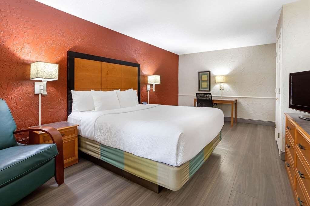 Hotel photo 38 of La Quinta Inn by Wyndham Tampa Bay Airport.