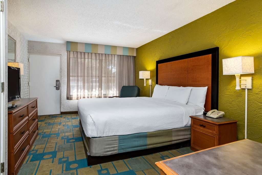 Hotel photo 44 of La Quinta Inn by Wyndham Tampa Bay Airport.