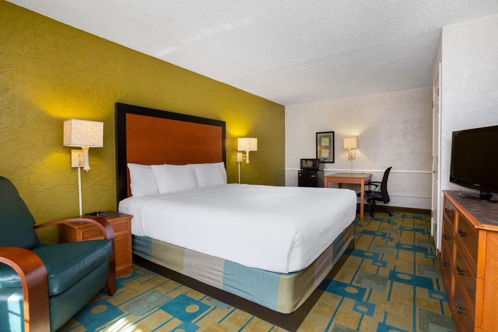 Hotel photo 45 of La Quinta Inn by Wyndham Tampa Bay Airport.