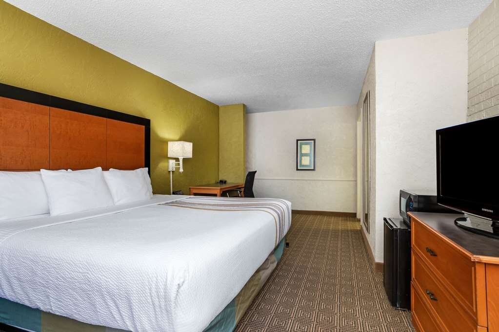 Hotel photo 43 of La Quinta Inn by Wyndham Tampa Bay Airport.