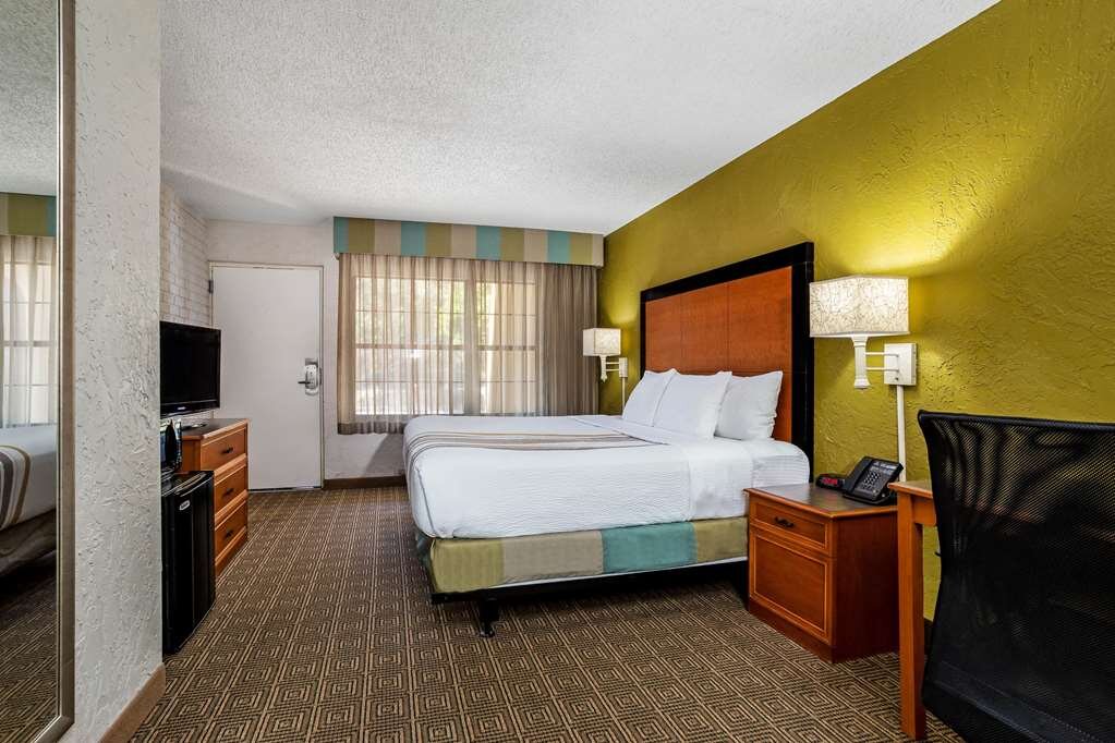 Hotel photo 50 of La Quinta Inn by Wyndham Tampa Bay Airport.