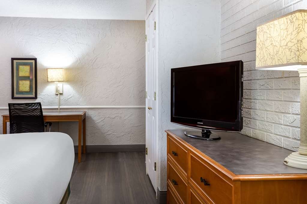 Hotel photo 34 of La Quinta Inn by Wyndham Tampa Bay Airport.