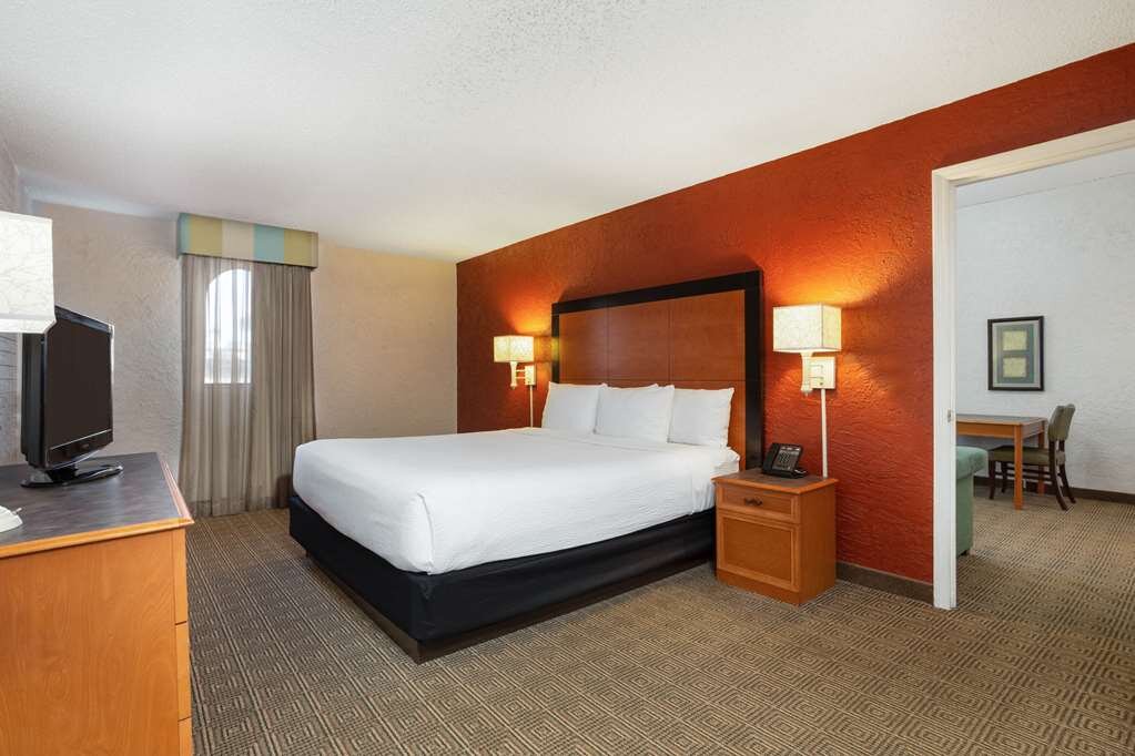 Hotel photo 42 of La Quinta Inn by Wyndham Tampa Bay Airport.